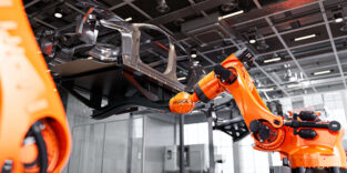 Der neue KR TITAN ultra bewegt Nutzlasten bis zu 1500 kg