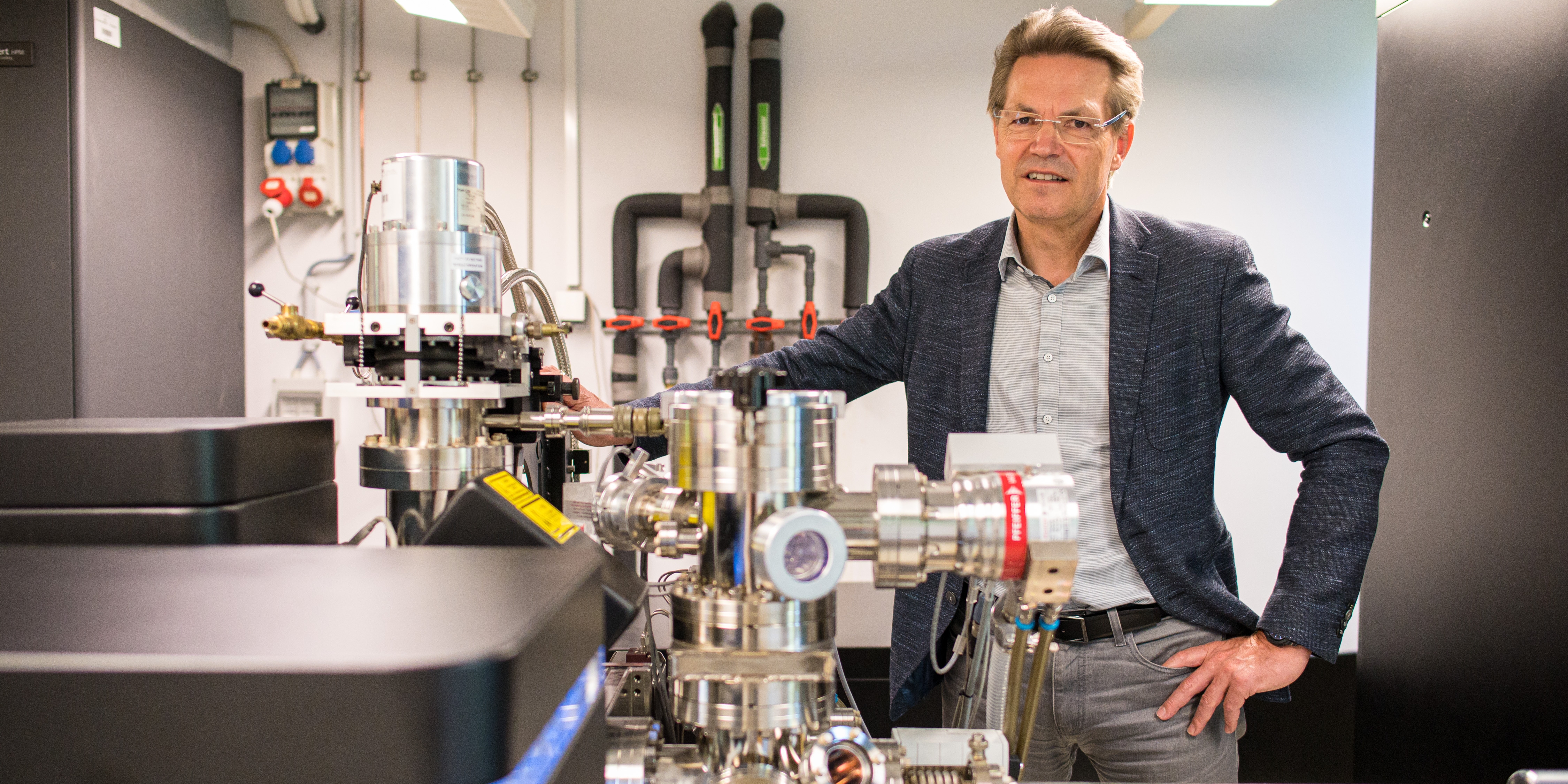 So erhalten Materialien durch laserstrukturierte Oberflächen neue Eigenschaften