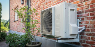 Luftwärmepumpe an Hauswand