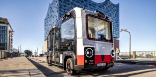 Der Holon Urban vor der Elbphilharmonie