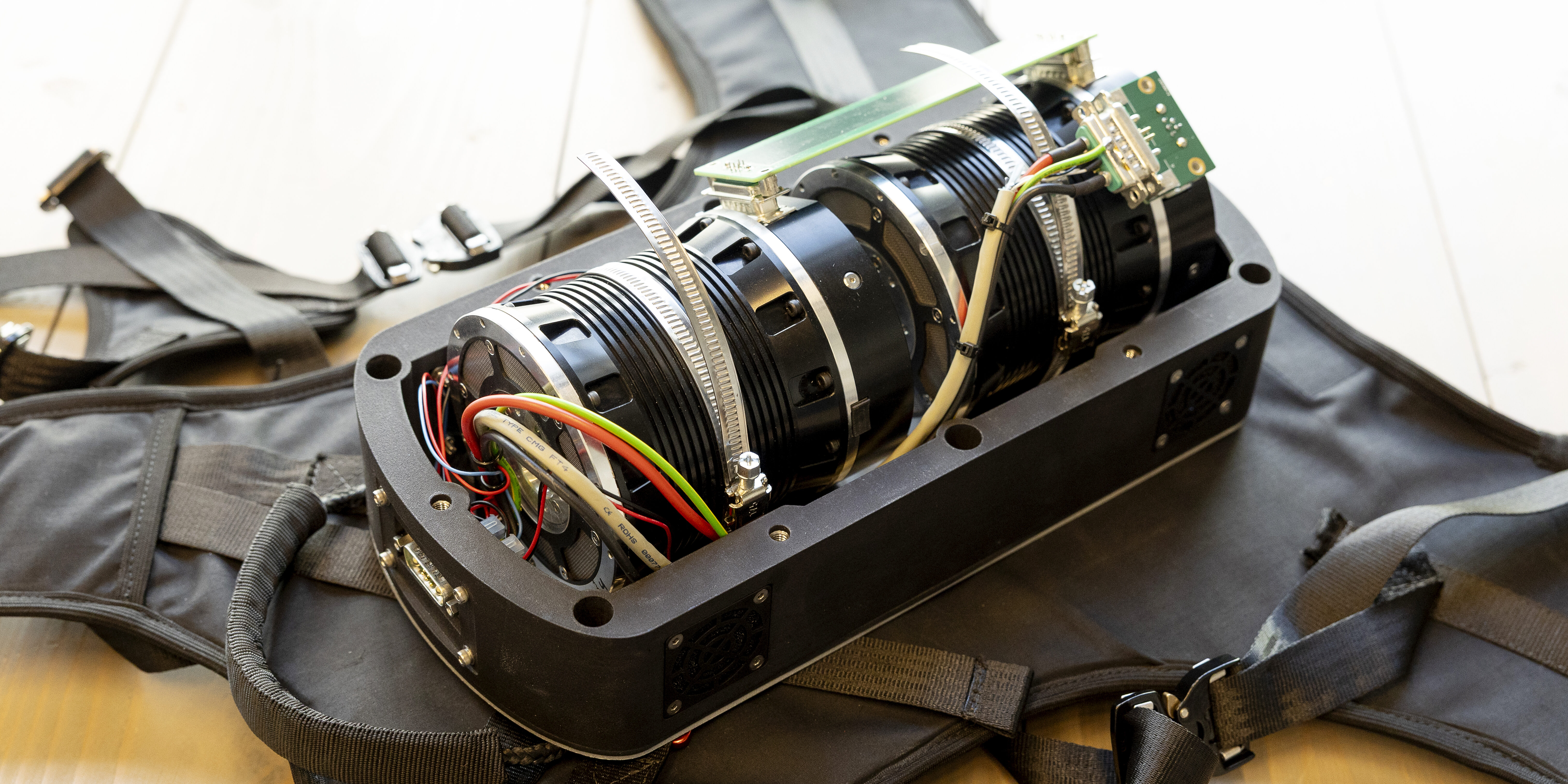 Satelliten-Technik: Gyroskop-Rucksack gleicht Gangstörung aus