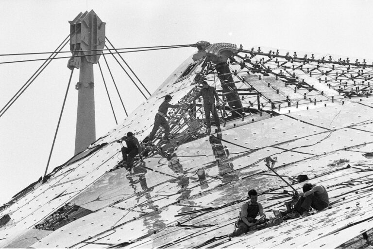 Acrylglasplatten Zeltdach