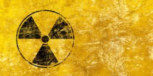 Symbol für Atomkraft auf gelber Wand