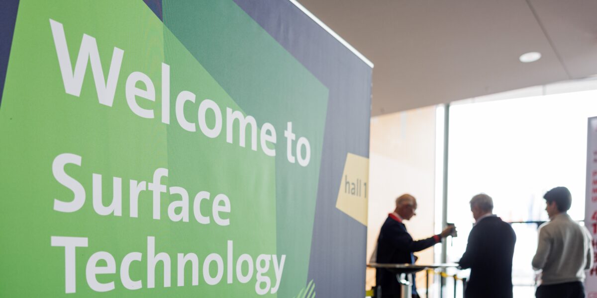 Auf der SurfaceTechnology Germany, die vom 5. bis 7. Mai 2026 auf dem Messegelände in Stuttgart stattfindet, zeigen die teilnehmenden Unternehmen ihre Produkte, Lösungen und Innovationen, die die Zukunft der Oberflächentechnik prägen werden. Foto: Ole Spata/Deutsche Messe