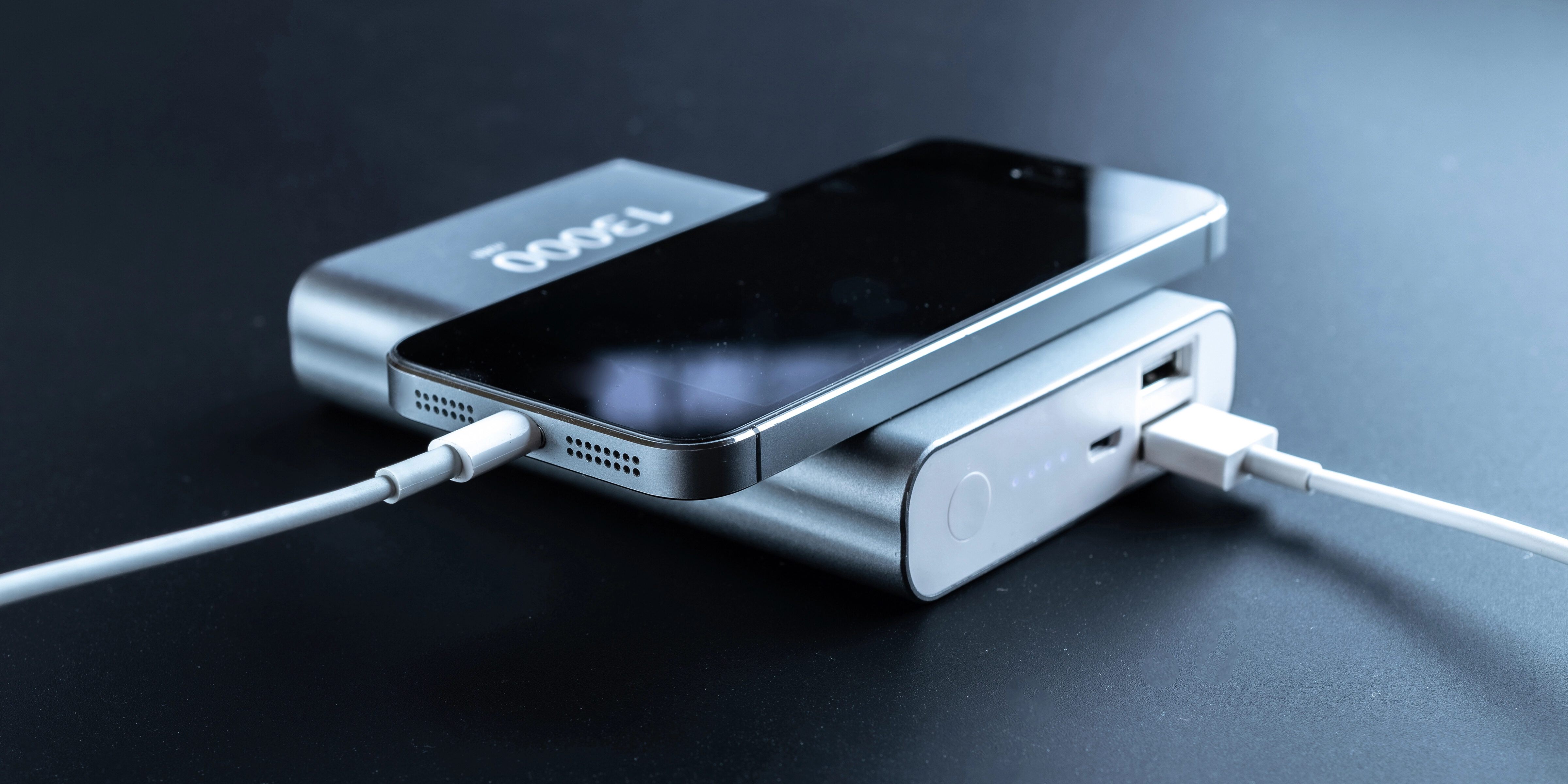 Brandgefahr im Flugzeug: So sicher sind Powerbanks wirklich