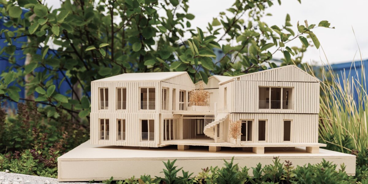 Das Modell Trihouses zeigt, wie nachhaltiges und klimaresilientes Bauen und Wohnen in der Gemeinschaft künftig aussehen kann. Foto: Raab Bau 