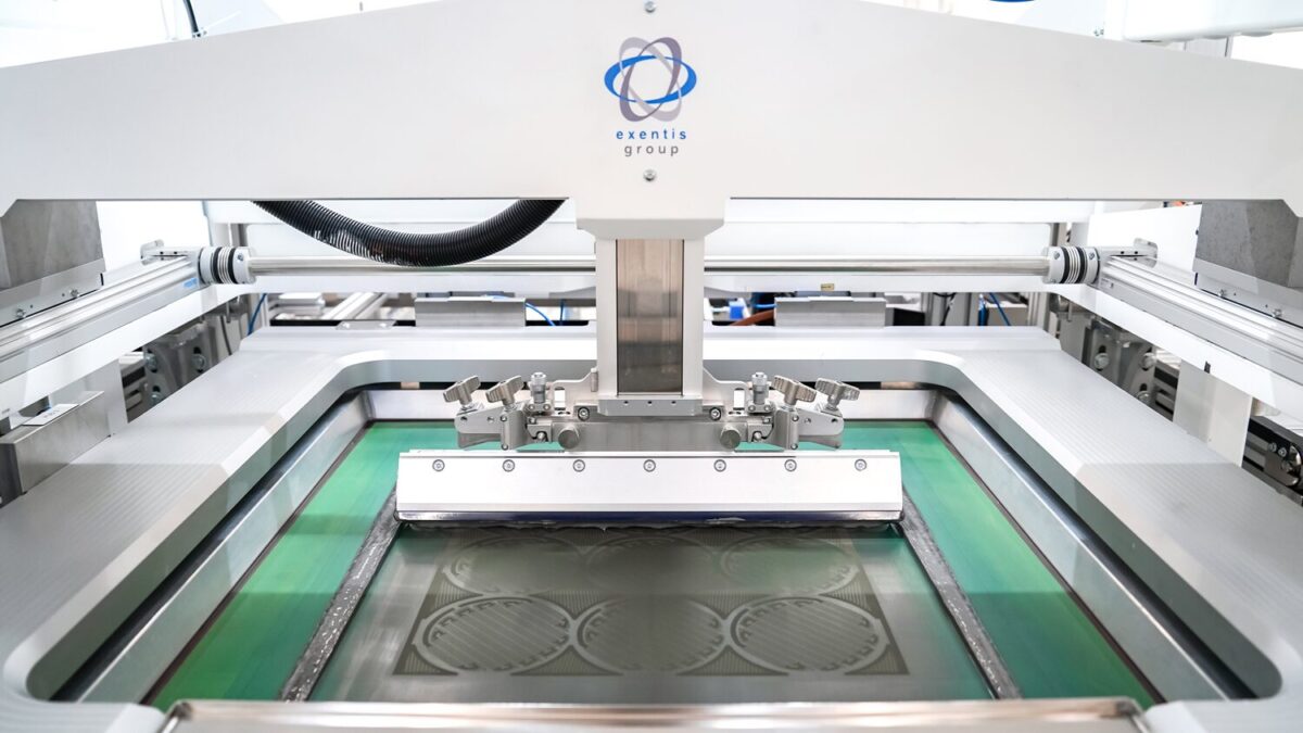 Druck von 316L Metall Bauteilen auf einem 3D Siebdruck Produktionssystem für die Industrie. Foto: Exentis Group AG