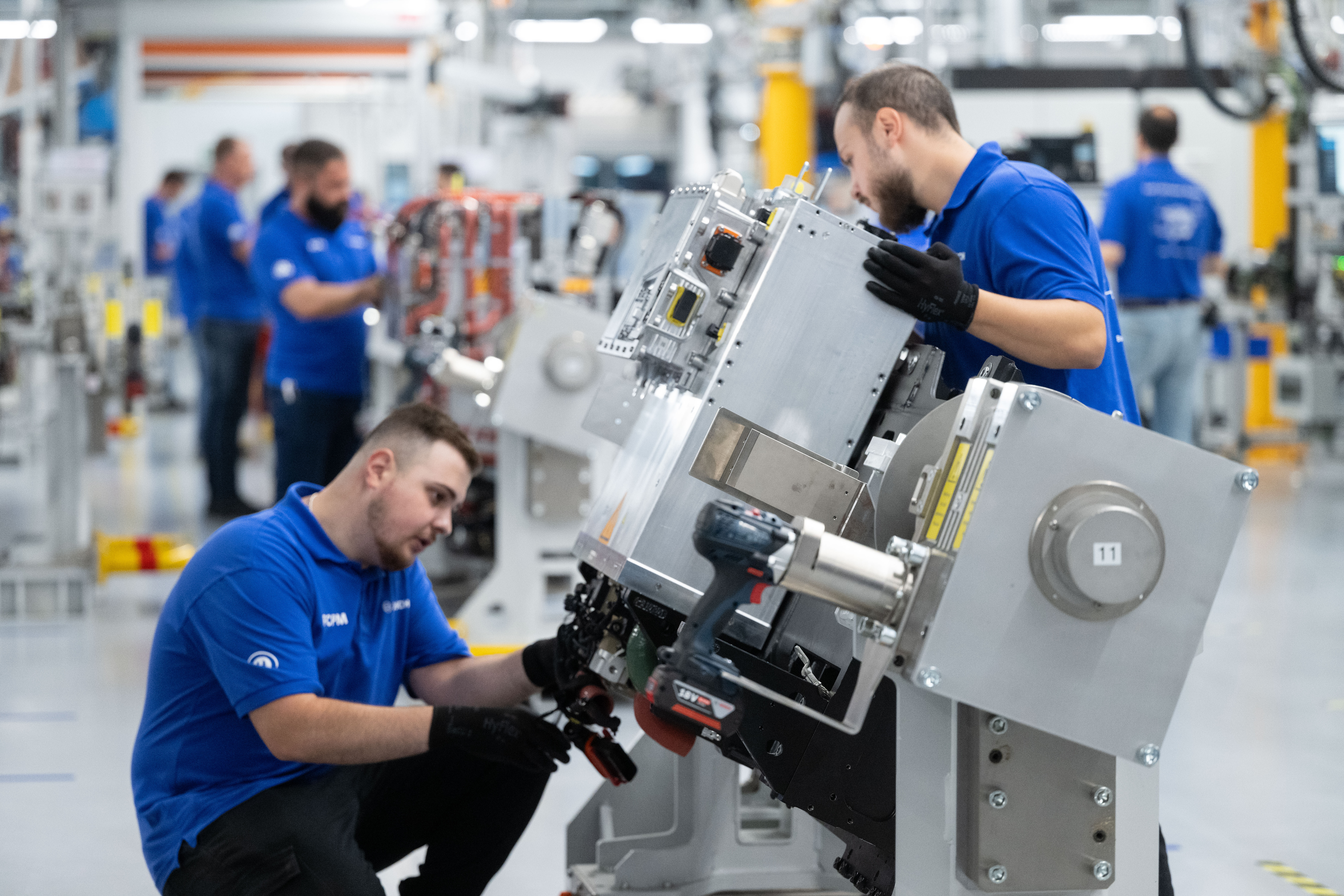 Der Autozulieferer Bosch will bis 2030 drastisch sparen und baut deutschlandweit weitere 13.000 Arbeitsplätze ab. Besonders betroffen sind Standorte in Baden-Württemberg und dem Saarland. Betriebsrat und Gewerkschaft sprechen von einem „sozialen Kahlschlag"Foto: picture alliance/dpa | Marijan Murat