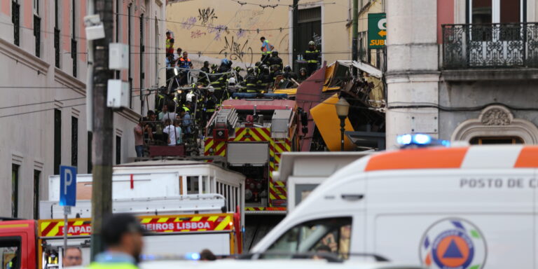 verunglückte Standseilbahn in Lissabon