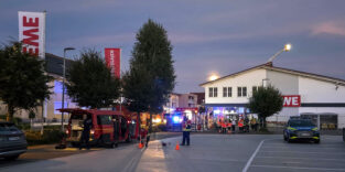 Dach eines Supermarkts eingestürzt