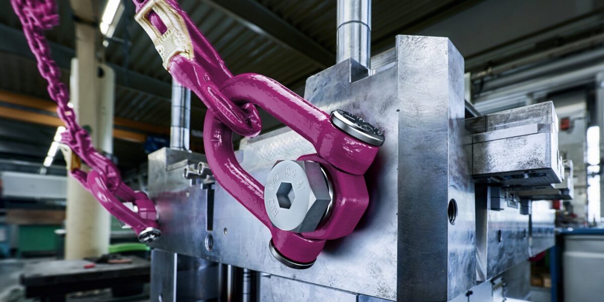 Hebetechniklösungen für die gesamte Wertschöpfungskette der Metall- und Blechbearbeitungsbranche sind das Thema des RUD-Messeauftritts auf der EMO Hannover. Foto: RUD