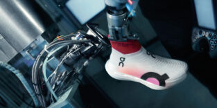 On fertigt mit ABB-Robotern Laufschuhe aus einem 1,5 km langen Polymerfaden