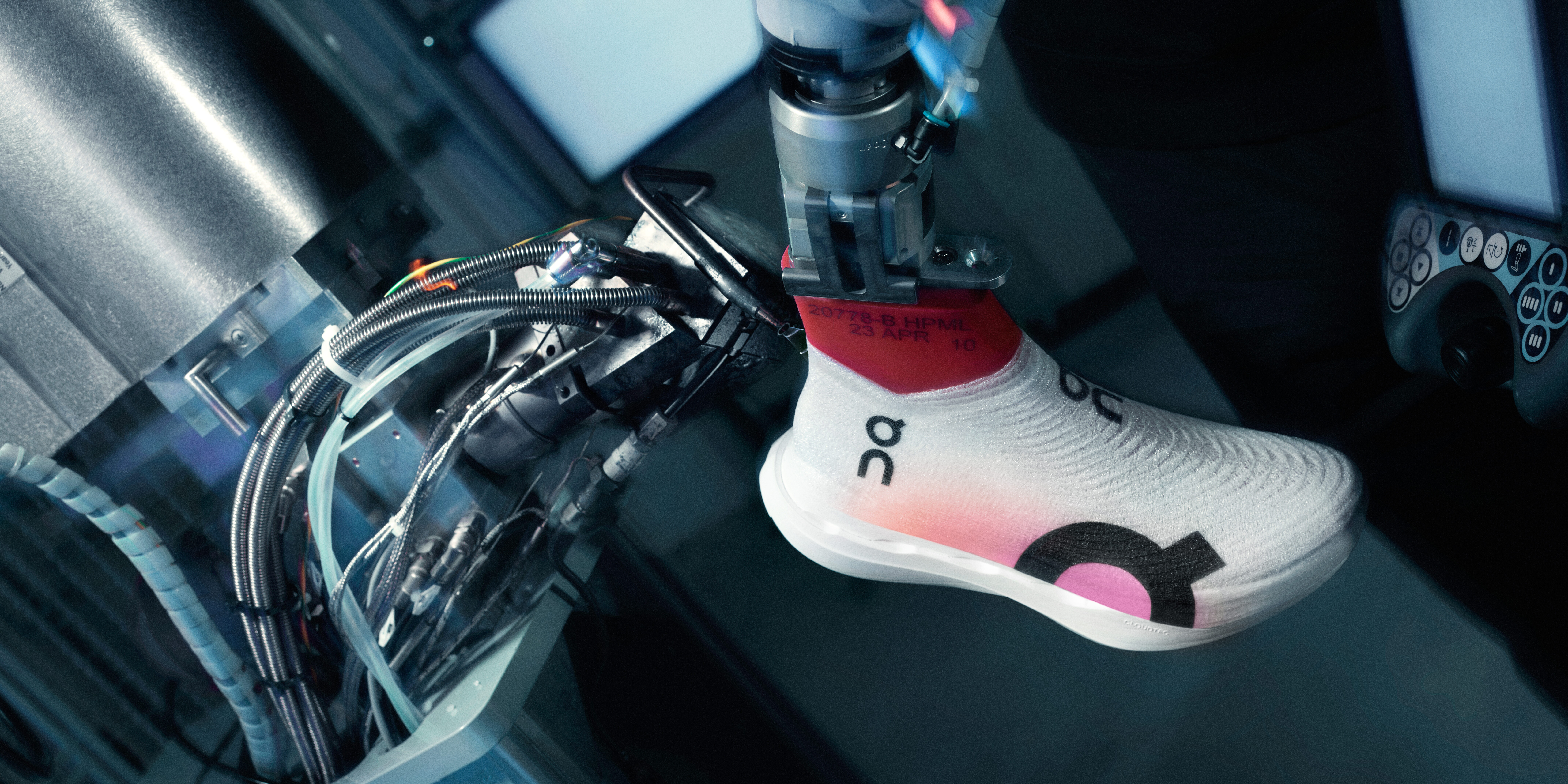 Roboter sprühen Laufschuh aus einem einzigen Faden