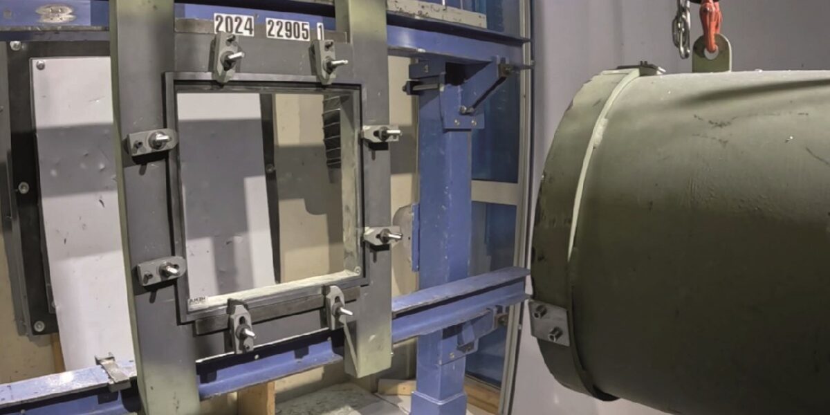 Mit Kanonen auf Scheiben schießen: Ein Qualitätstest, der von unabhängigen Instituten durchgeführt wird. Foto: HEMA Maschinen- und Apparateschutz GmbH