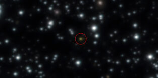 Der orangefarbene Punkt in der Mitte dieses Bildes ist eine gewaltige Explosion