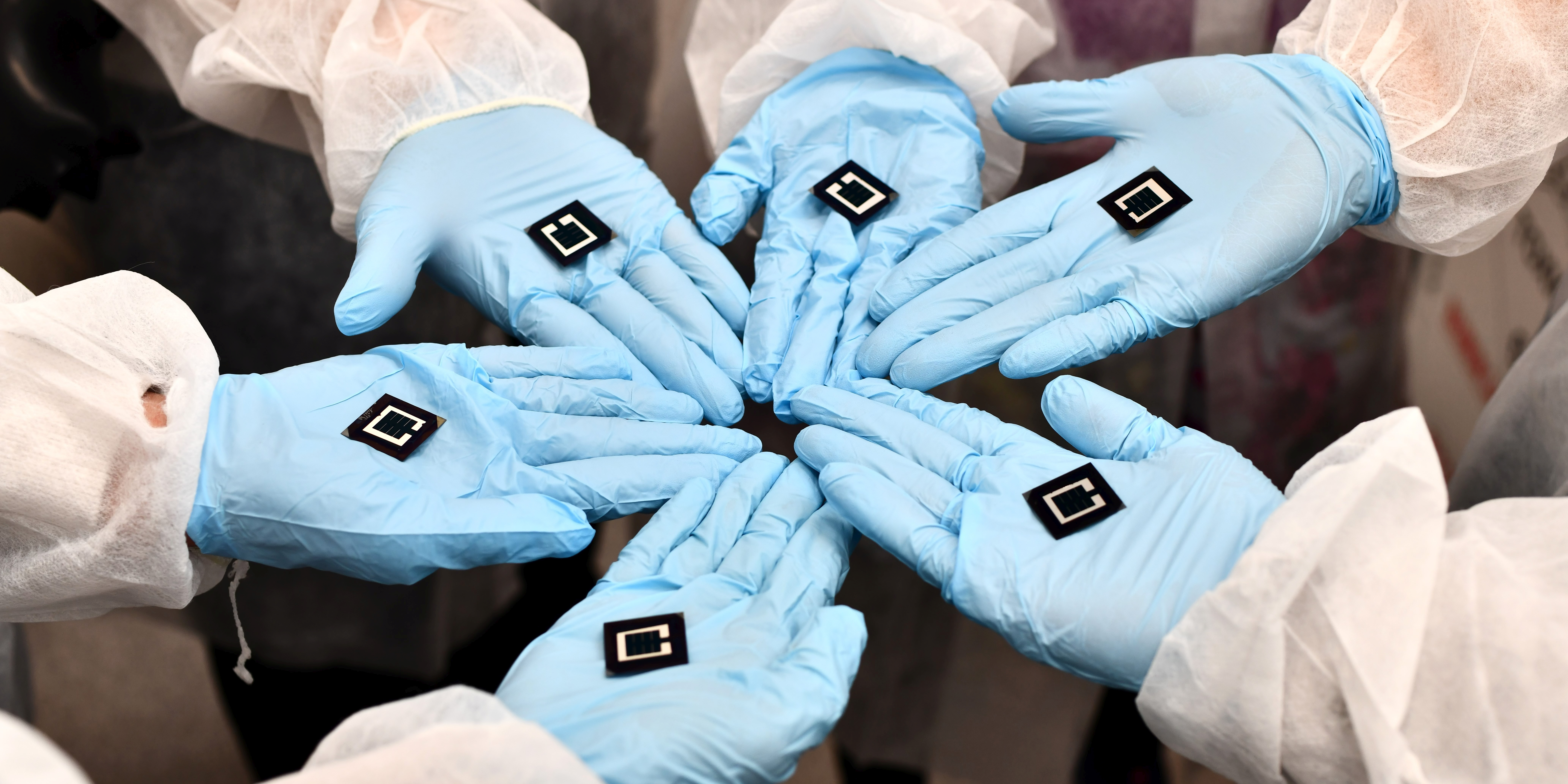 Neuer Effizienzrekord für großflächige Dreifach-Perowskit-Solarzelle