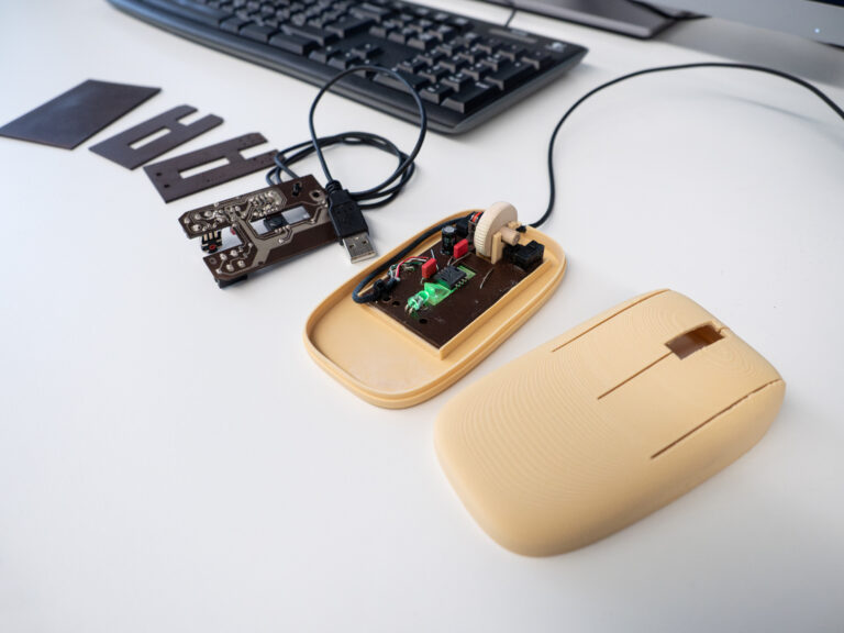 Bei dieser Computermaus besteht nicht nur das Gehäuse aus bioabbaubarem Material, sondern auch die Leiterplatte