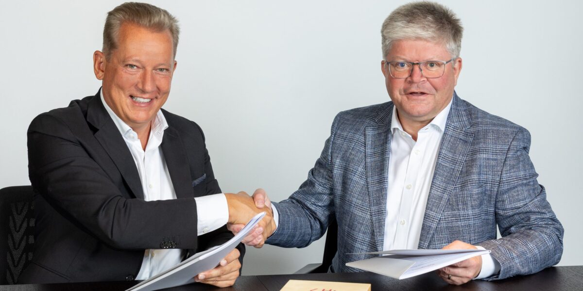 251028_Hydrogenious_Griesemann_FEED_EPCM_Contract_signing.jpg Signing of the FEED/EPCM contract between Hydrogenious LOHC and the Griesemann Gruppe. (From left:) Dr. Stefan Bürkle, COO Hydrogenious LOHC Technologies, and Uwe Gaudig, Managing Director of the Griesemann Gruppe © Jens Müller | Hydrogenious LOHC
