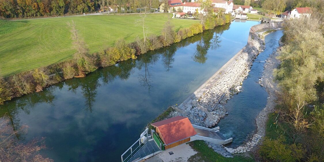 Kleinwasserkraftwerk Angermühle: Anlagen wie diese sichern Strom auch in Krisenzeiten und tragen teils relevant zur örtlichen Stromversorgung bei.
Foto: Vereinigung Wasserkraft Bayern e.V.