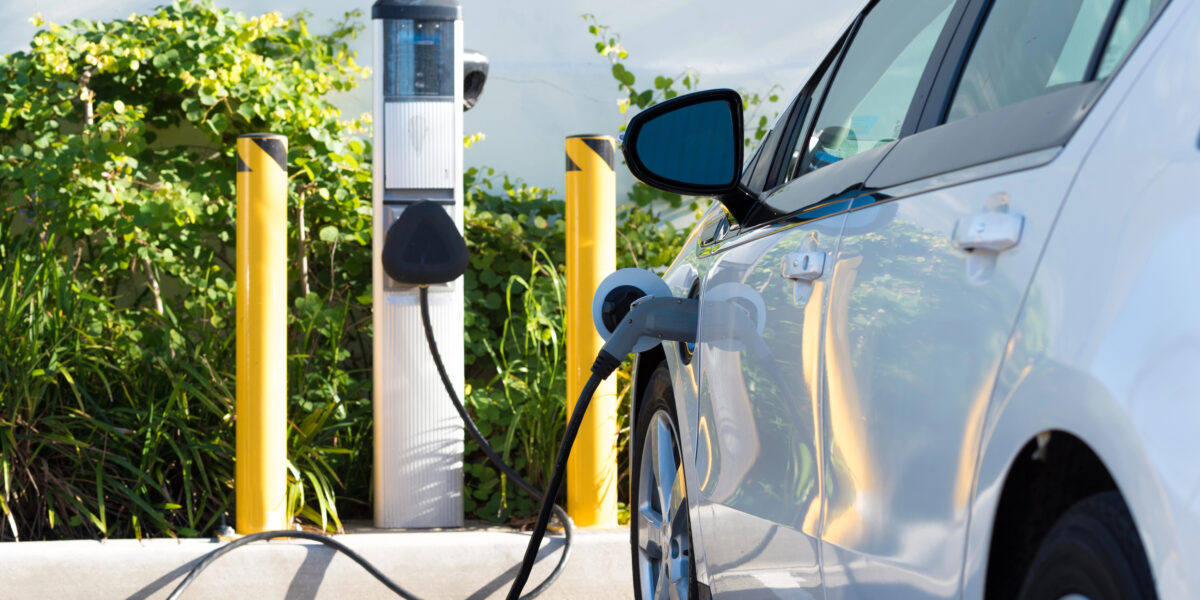 Elektroauto an Ladestation