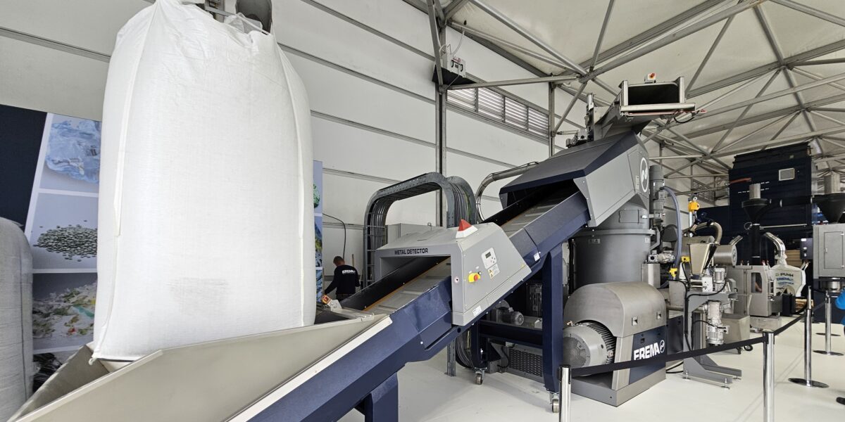 Von Spielzeugdelfinen aus Fischernetzen bis zu Recyclingquoten-Rekorden – weltweit entstehen neue Ideen, um der wachsenden Plastikproduktion nachhaltig zu begegnen.
Foto: Martin Ciupek