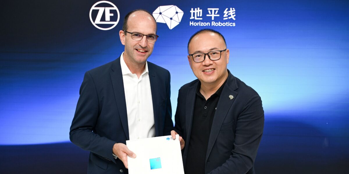 Dr. Christian Brenneke, Leiter der ZF-Division Elektronik & ADAS, und Dr. Yu Kai, Gründer und CEO von Horizon Robotics. Foto: ZF