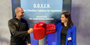 Christoph Teege und die Redakteurin Alexandra Ilina beim Vdi-nachrichten Recruiting Tag in Köln.