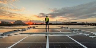 Solarmodule auf dem Schiffsdeck