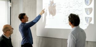 Das digitale Herzmodell der Hochschule München simuliert realistische Herzbewegungen – ein Schritt zu präziserer Diagnose und Planung kardiologischer Eingriffe.