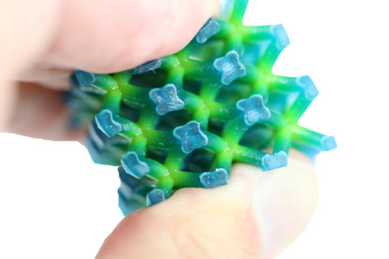 Ein abgestuftes Gitter mit weichen und starren Teilen.