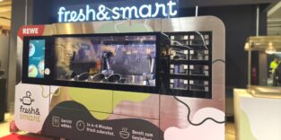 Frische Speisen vom Roboter: Rewe West startet Pilotprojekt "Fresh & Smart". In Düsseldorf Heerdt kann man sich ab sofort vom KI-Roboter bekochen lassen. Foto: Anastasia Pukhovich