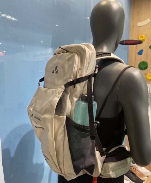 Der Outdoor-Ausrüster Vaude bringt zusammen mit BASF einen Fahrradrucksack auf den Markt, der Maßstäbe in Sachen Nachhaltigkeit setzt. Foto: Tim Stockhausen