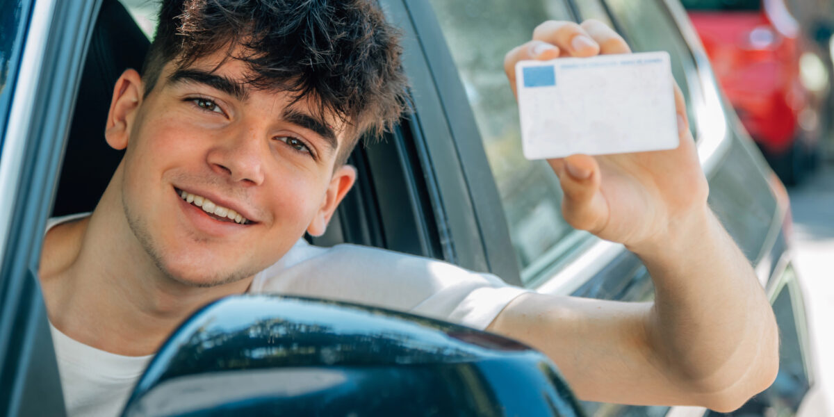 Fahrschüler mit Führerschein