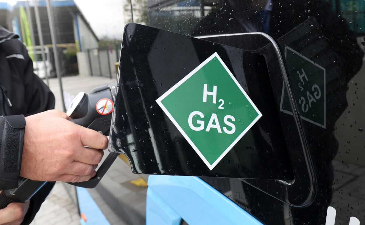 Grüner Wasserstoff ist noch ein knappes Gut. Eine Grüngasquote könnte beeinflussen, wer ihn bekommt. Foto: picture alliance/dpa, Bernd Wüstneck