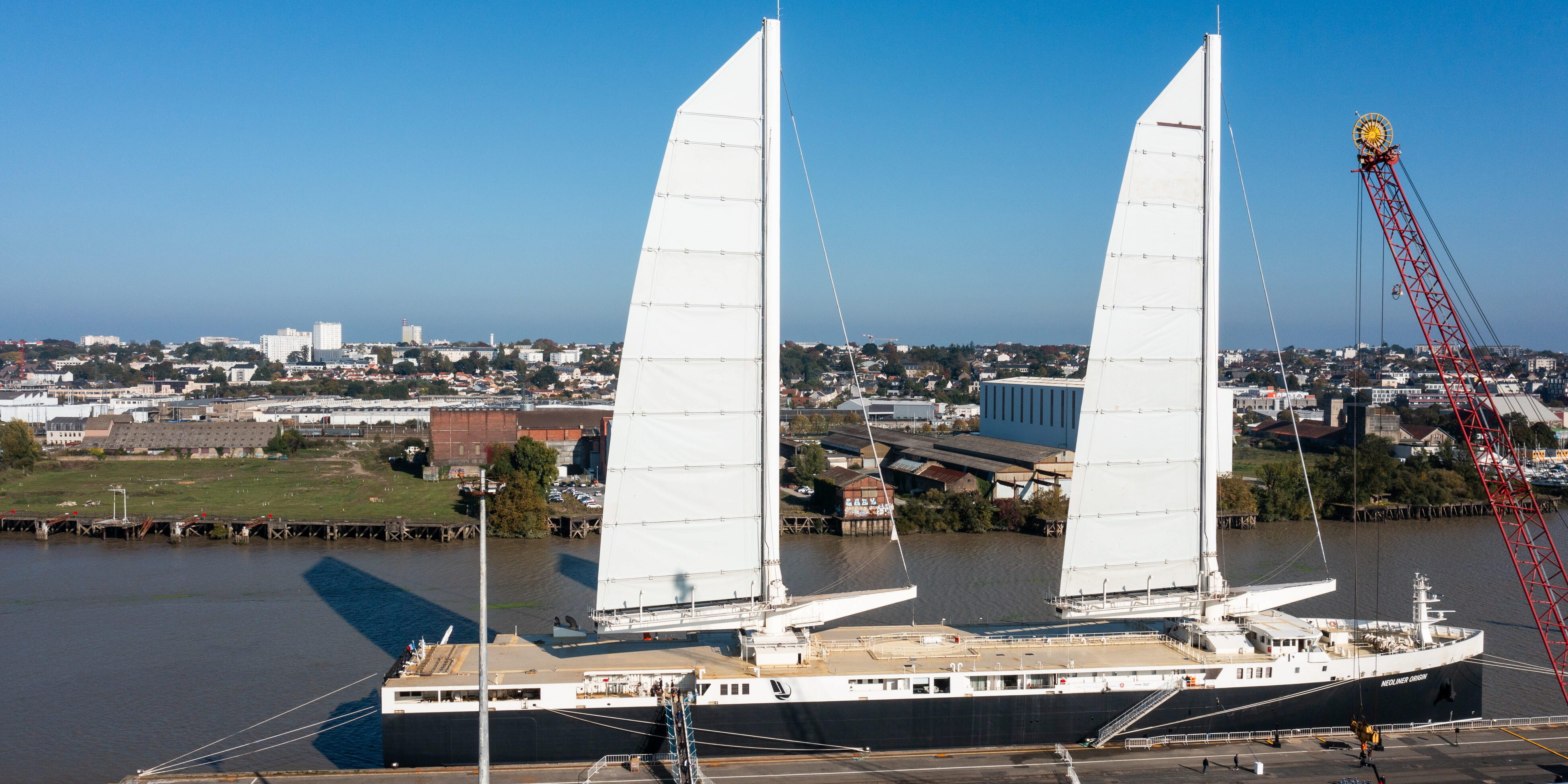 Größtes Frachtsegelschiff der Welt beendet Jungfernfahrt