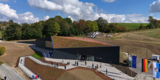 Der Neubau des Deutsch-Deutschen Museums Mödlareuth am Tag der Einweihung des neuen Museumsgebäudes und des umgestalteten Außenbereichs