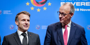 Frankreichs Präsident Emmanuel Macron (l) und Bundeskanzler Friedrich Merz (CDU)