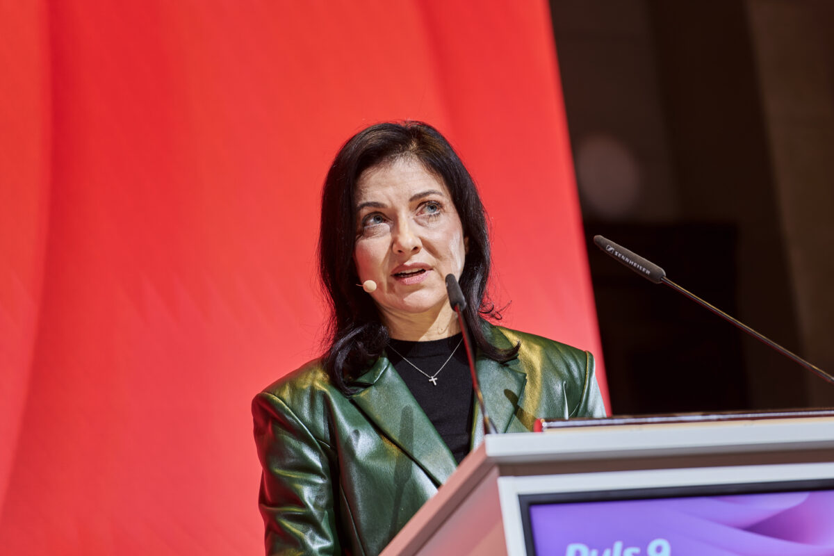 Katherina Reiche: Die Wirtschaftsministerin kennt die Gasbranche aus ihrer Zeit als Westenergie-Chefin – jetzt muss sie über die Grüngasquote entscheiden. Foto: picture alliance / SZ Photo/Mike Schmidt