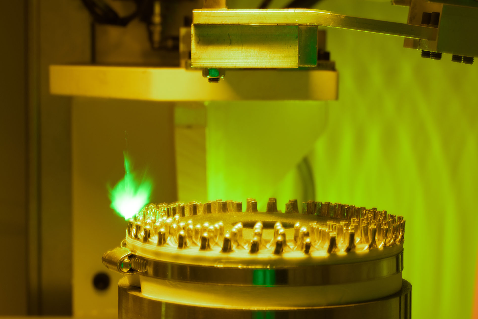 Gemeinsam mit den Partnern bietet die Nagel-Gruppe integrierte Fertigungssysteme mit dem Ziel, neue Maßstäbe in Effizienz, Zuverlässigkeit und Zukunftssicherheit zu setzen. Im Bild ist das Laserschweißen zu sehen. Foto: Gehring