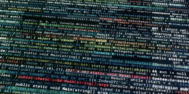 Ein interdisziplinäres Forschungsteam verknüpft EEG-Messungen von Entwicklerinnen und Entwicklern mit der Unsicherheit großer Sprachmodelle – und zeigt: Mensch und KI stolpern über dieselben verwirrenden Code-Muster.