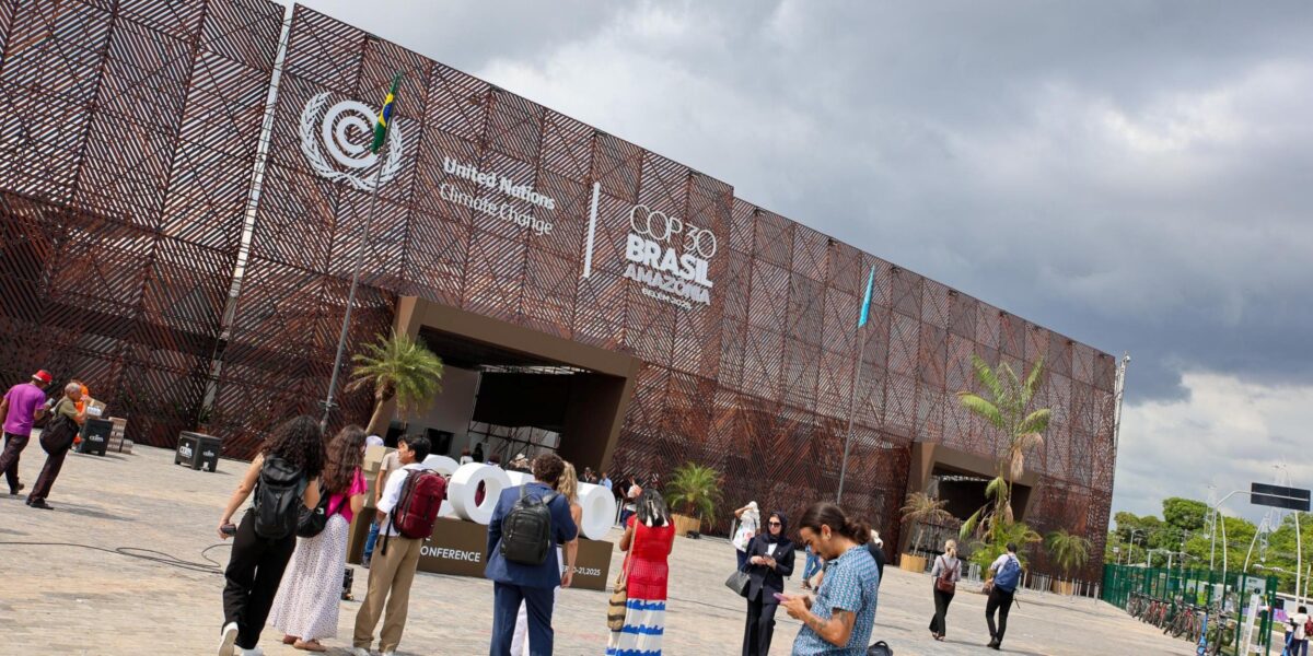 Das Gebäude im brasilianischen Belém, in dem vom 10. bis 21. November 2025 die 30. Vertragsstaatenkonferenz, die 30. Conference of the Parties (COP), zum UN-Rahmenübereinkommen über Klimaänderungen (UNFCCC) von 1992 stattfindet. Foto: IISB/ENB/Mike Muzurakis
