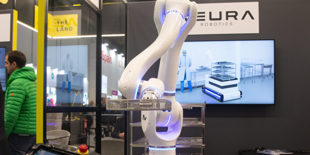 Der Serviceroboter MAV+ soll in Zukunft Pflegekräfte entlasten und Routinen in Krankenhäusern automatisieren.