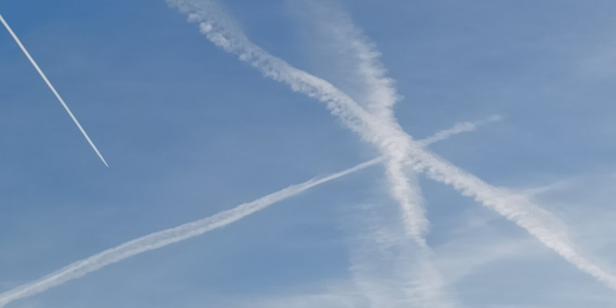 Kondensstreifen können sich noch negativer auf das Klima auswirken als die Flugzeugabgase selbst. Foto: Andreas Petzold