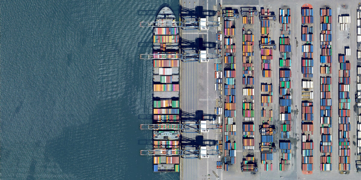 Klimarisiken treffen wichtige Handelsrouten – vier der fünf gefährdetsten Länder liegen am pazifischen Feuerring. Foto: Smarterpix/Faysal06