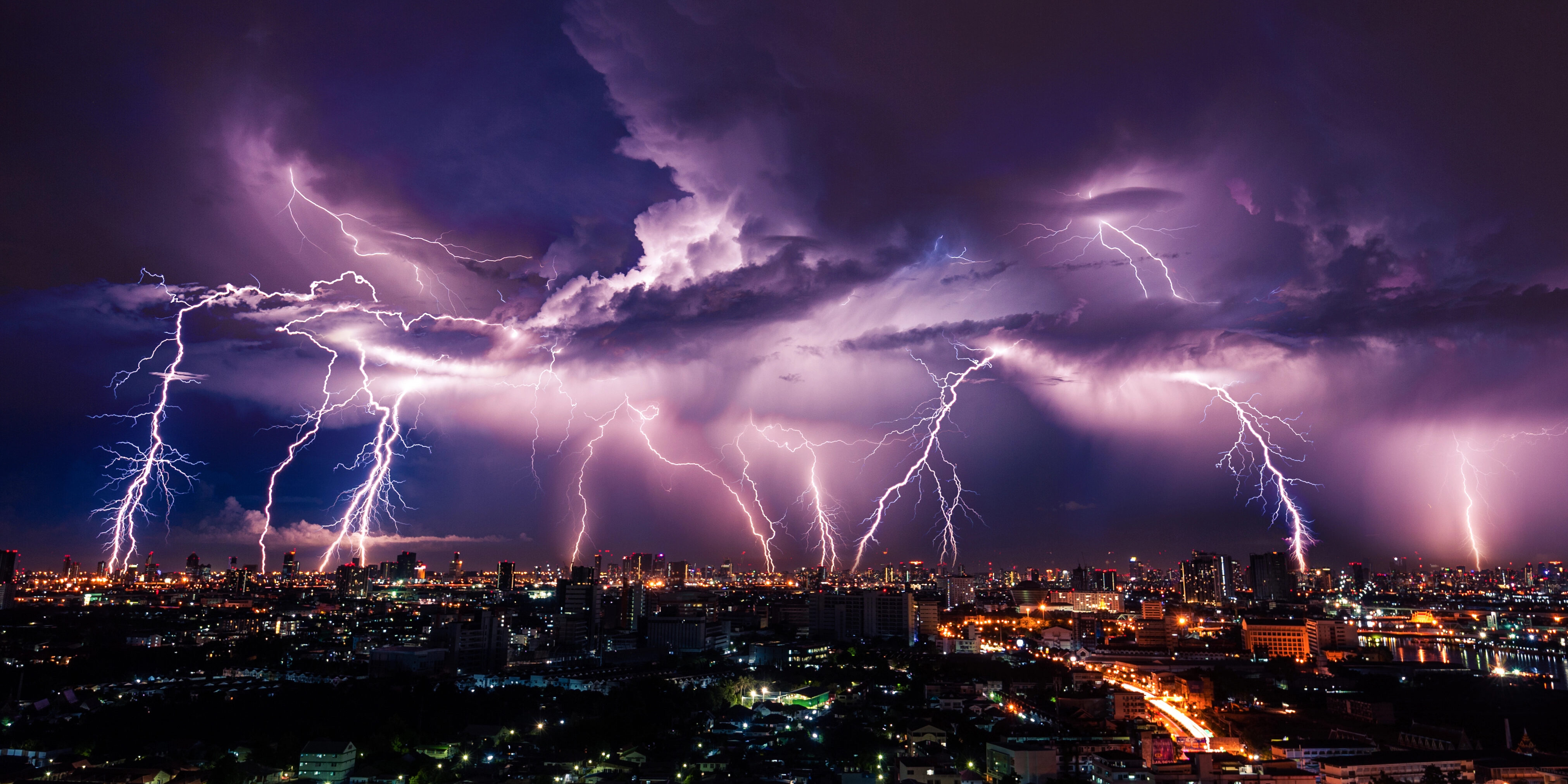 Blitze entstehen anders als gedacht, das zeigt ein Laserexperiment