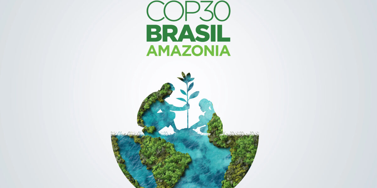 Logo der United Nations Climate Change Conference COP30 in Brasilien. Während die Bundesregierung auf der COP30 zwischen Ambition und Zögerlichkeit schwankt, zeigt Siemens vor Ort, wie digitale Netztechnologien die Energiewende beschleunigen. Foto: Smarterpix/DOERS