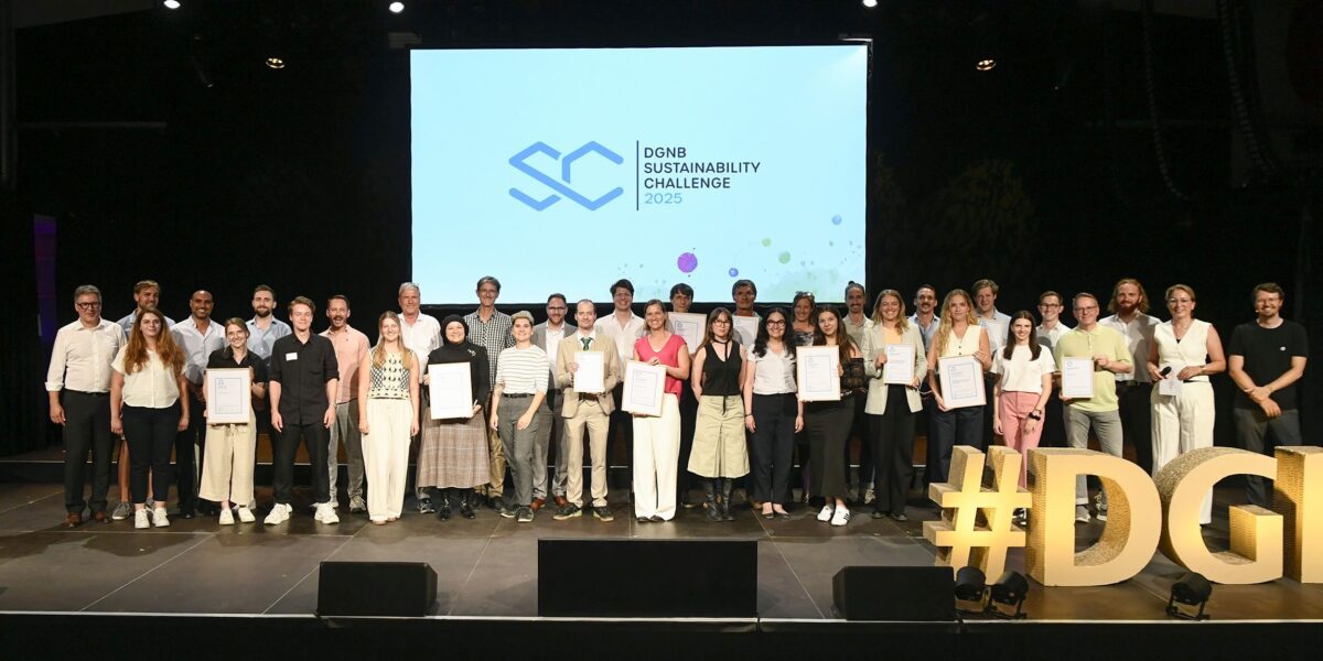 Wie 2025 können sich 2026 die Gewinner und Finalisten der DGNB Sustainability Challenge 2025 beim DGNB Tag der Nachhaltigkeit in Stuttgart freuen. Foto: DGNB