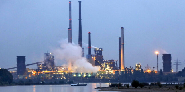 Das Stahlwerk von Thyssenkrupp Steel in Duisburg-Hamborn.