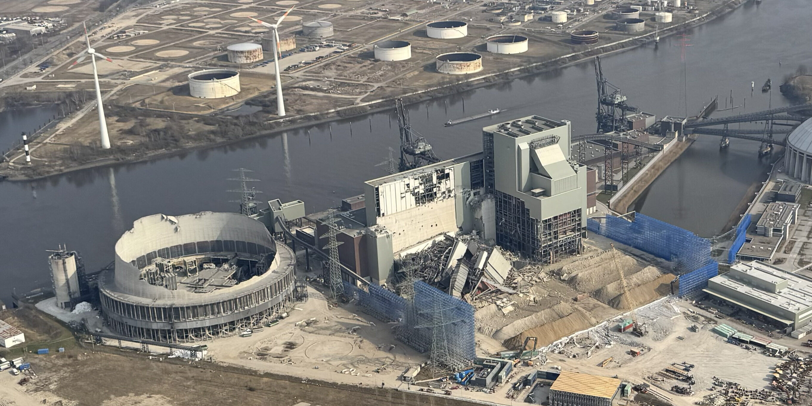 Wie Hamburgs größte CO₂-Schleuder zur Wasserstofffabrik wird
