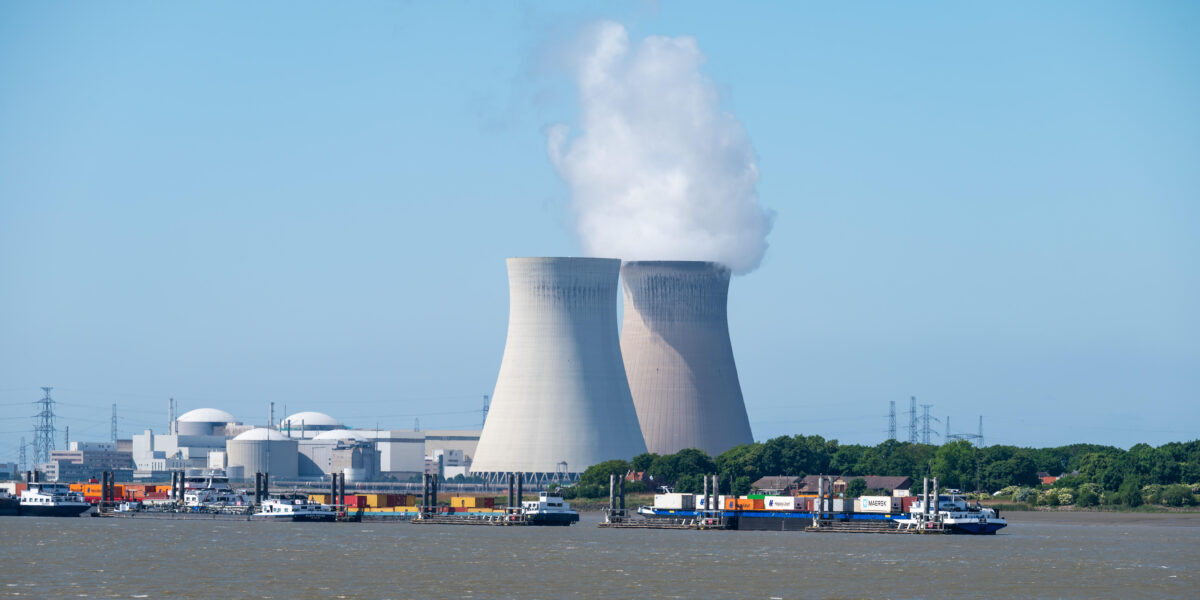 Das AKW Doel bei Antwerpen im Mai 2025. Ende November ging hier der vorletzte Reaktor vom Netz. Foto: picture alliance / Zoonar/Zoonar.com/Werner LEROOY